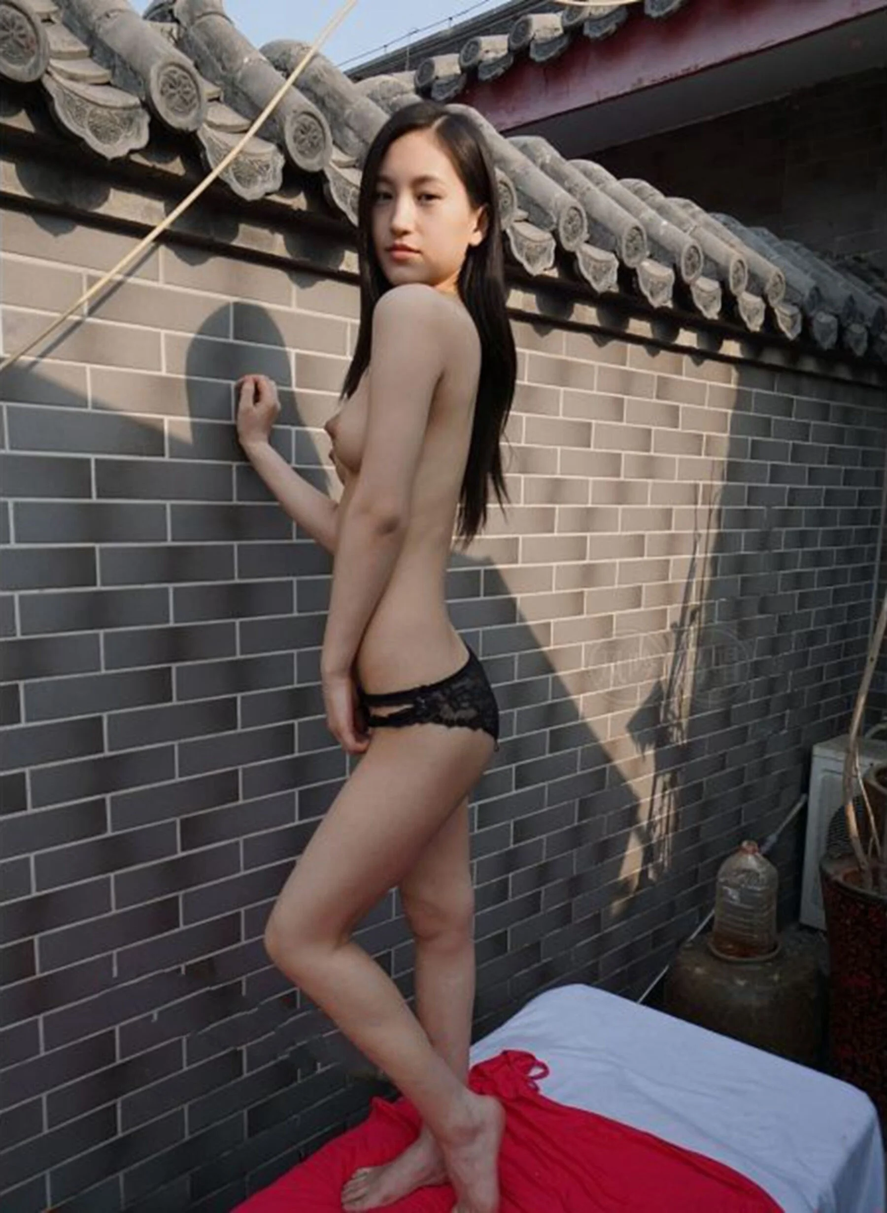 国模一夏大尺度人体私拍套图 - Photo 97