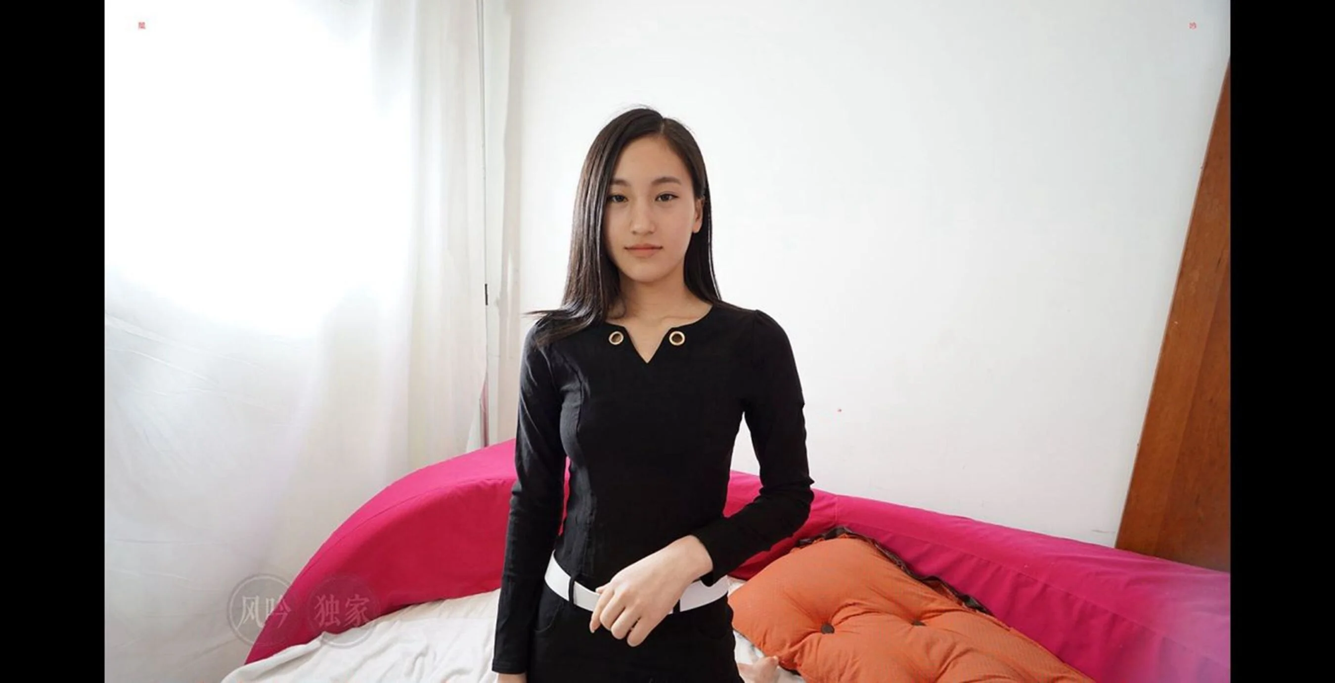 国模一夏大尺度人体私拍套图 - Photo 302