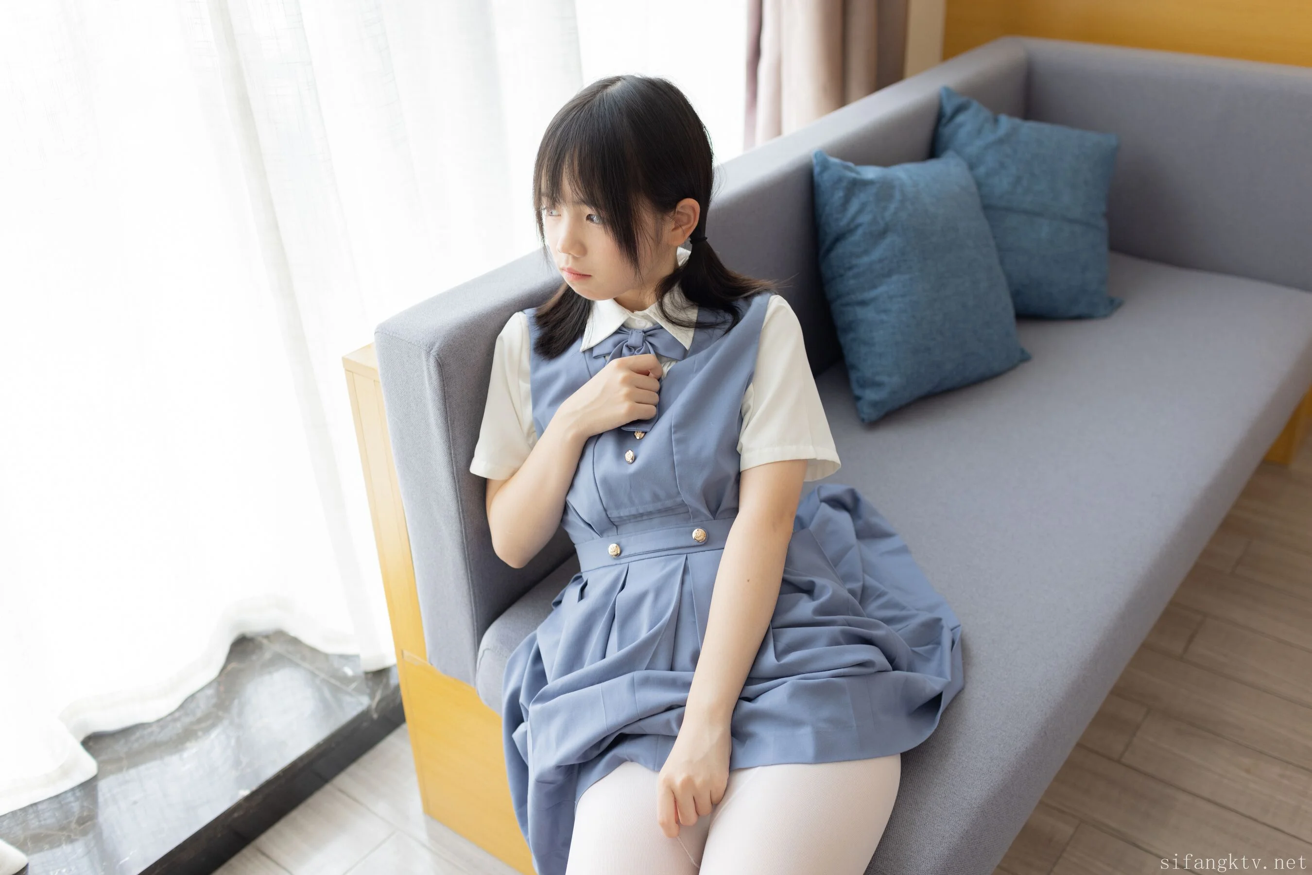 双马尾少女胶带捆绑跳蛋调教 - Photo 6