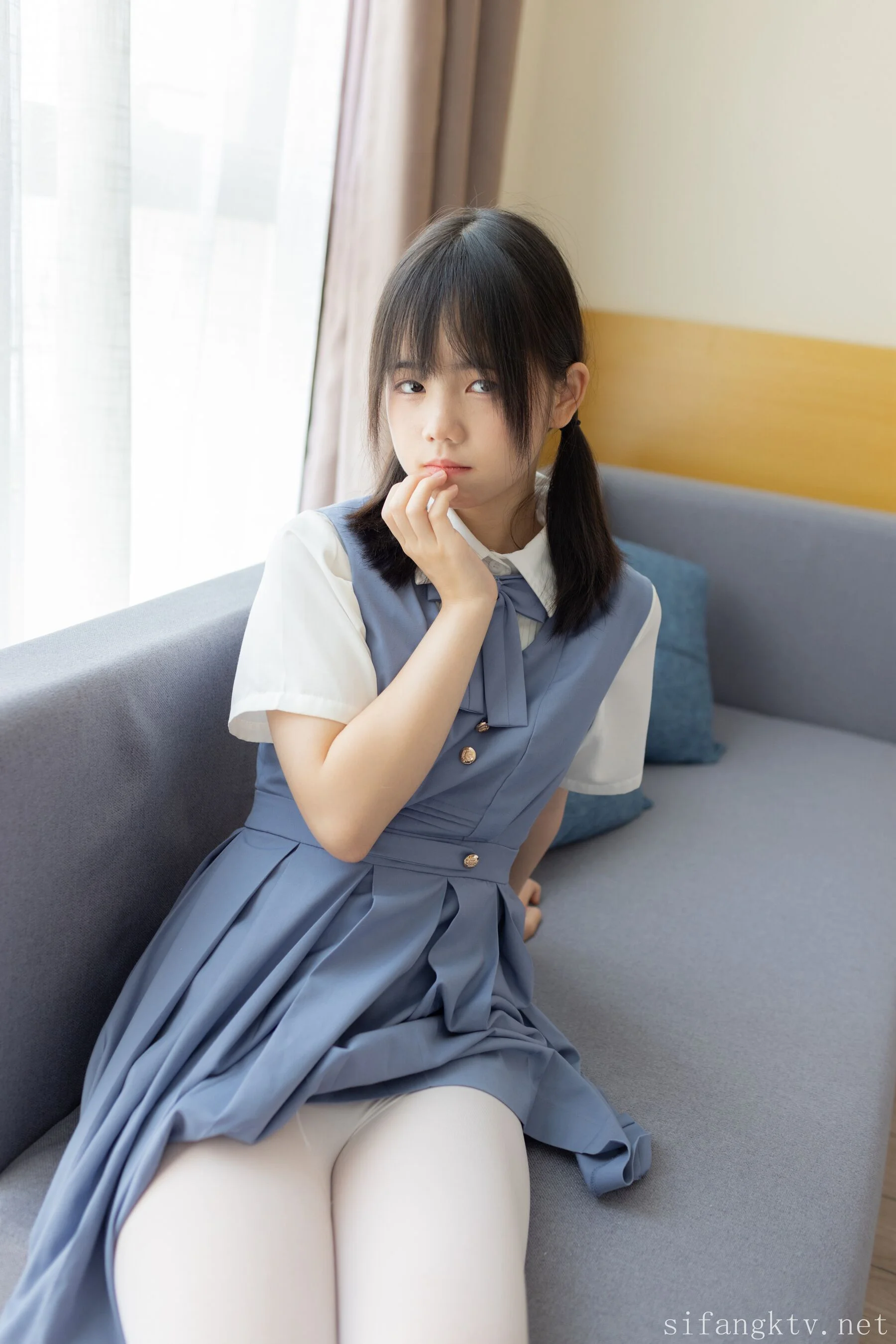 双马尾少女胶带捆绑跳蛋调教 - Photo 7