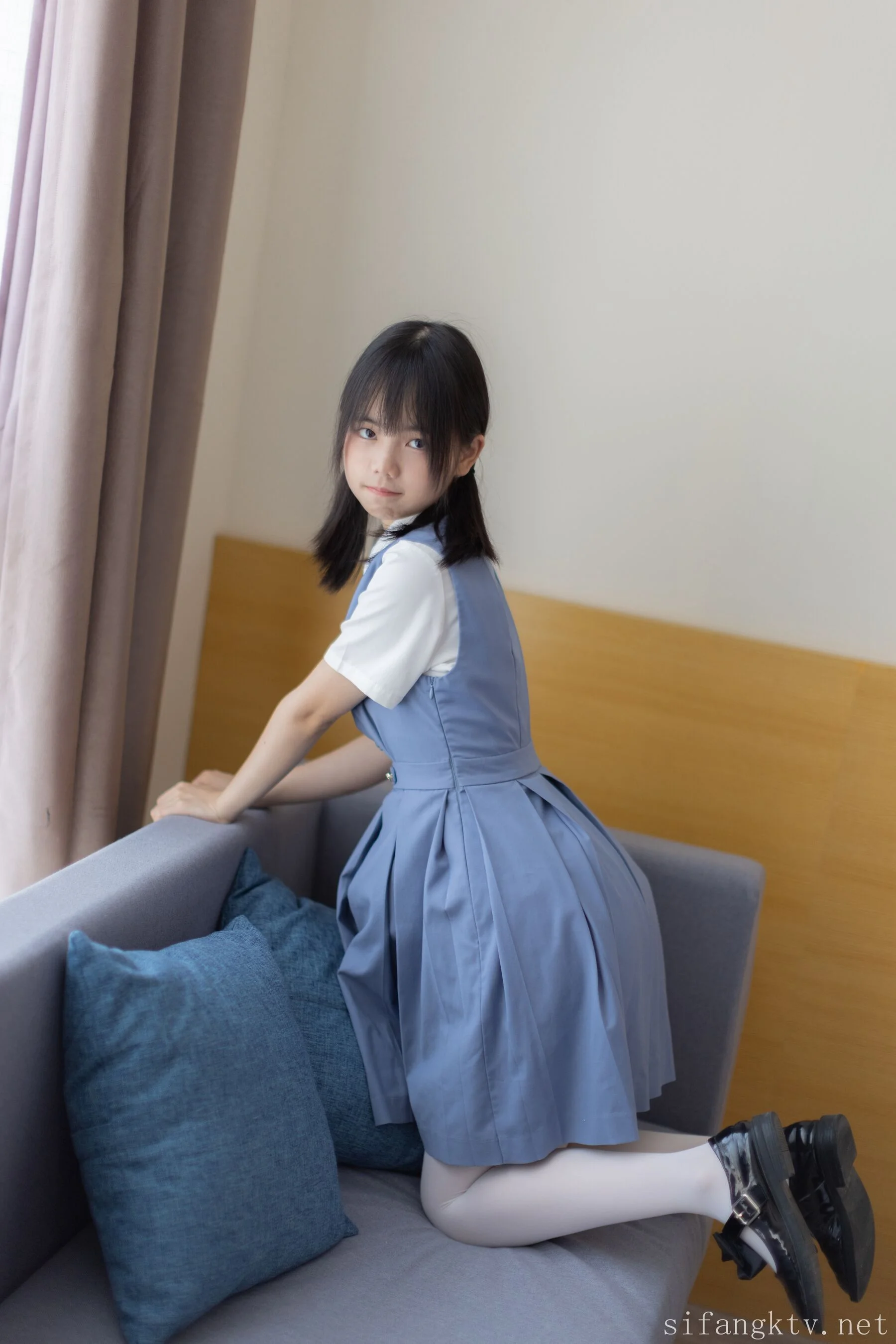 双马尾少女胶带捆绑跳蛋调教 - Photo 9
