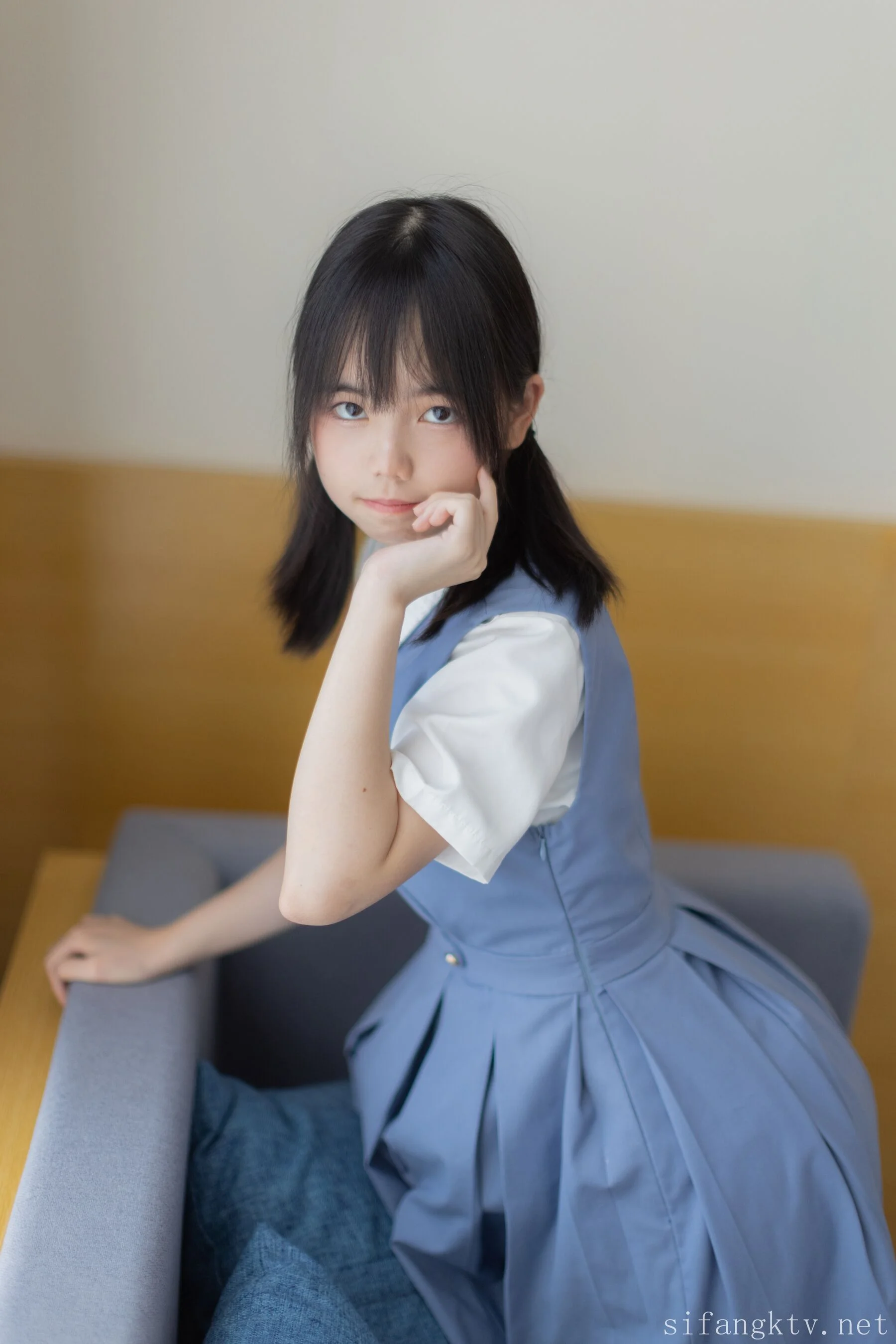 双马尾少女胶带捆绑跳蛋调教 - Photo 10