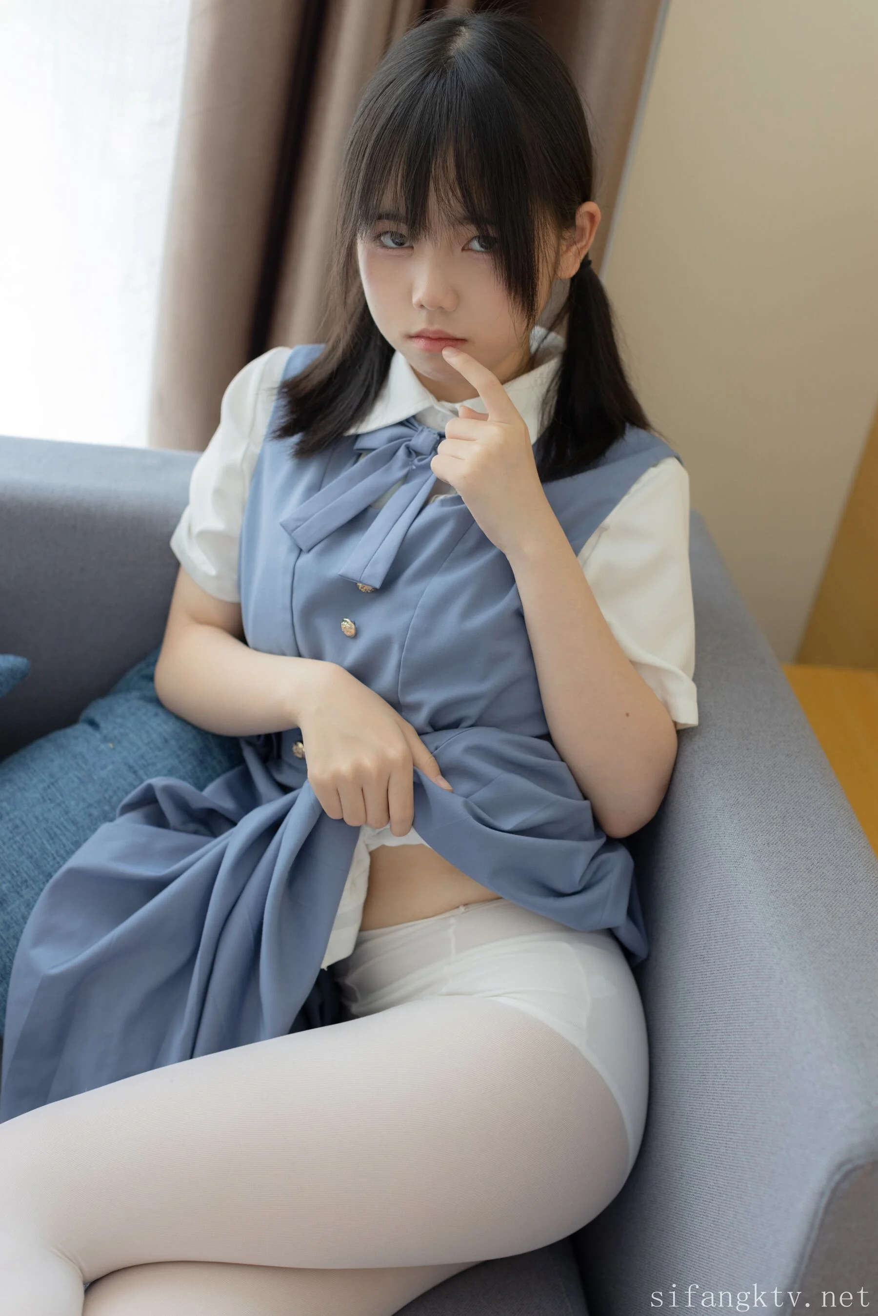 双马尾少女胶带捆绑跳蛋调教 - Photo 19