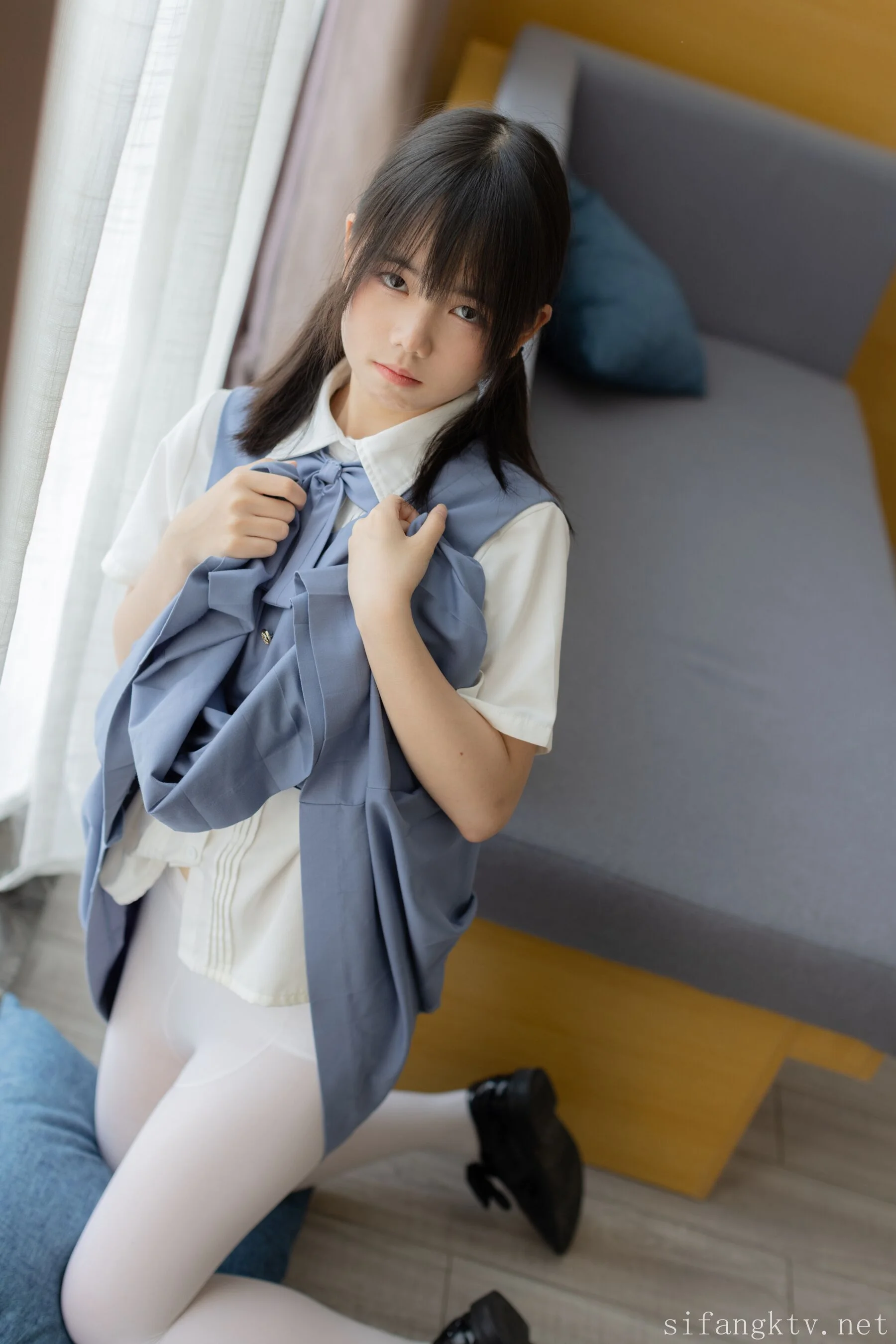 双马尾少女胶带捆绑跳蛋调教 - Photo 21