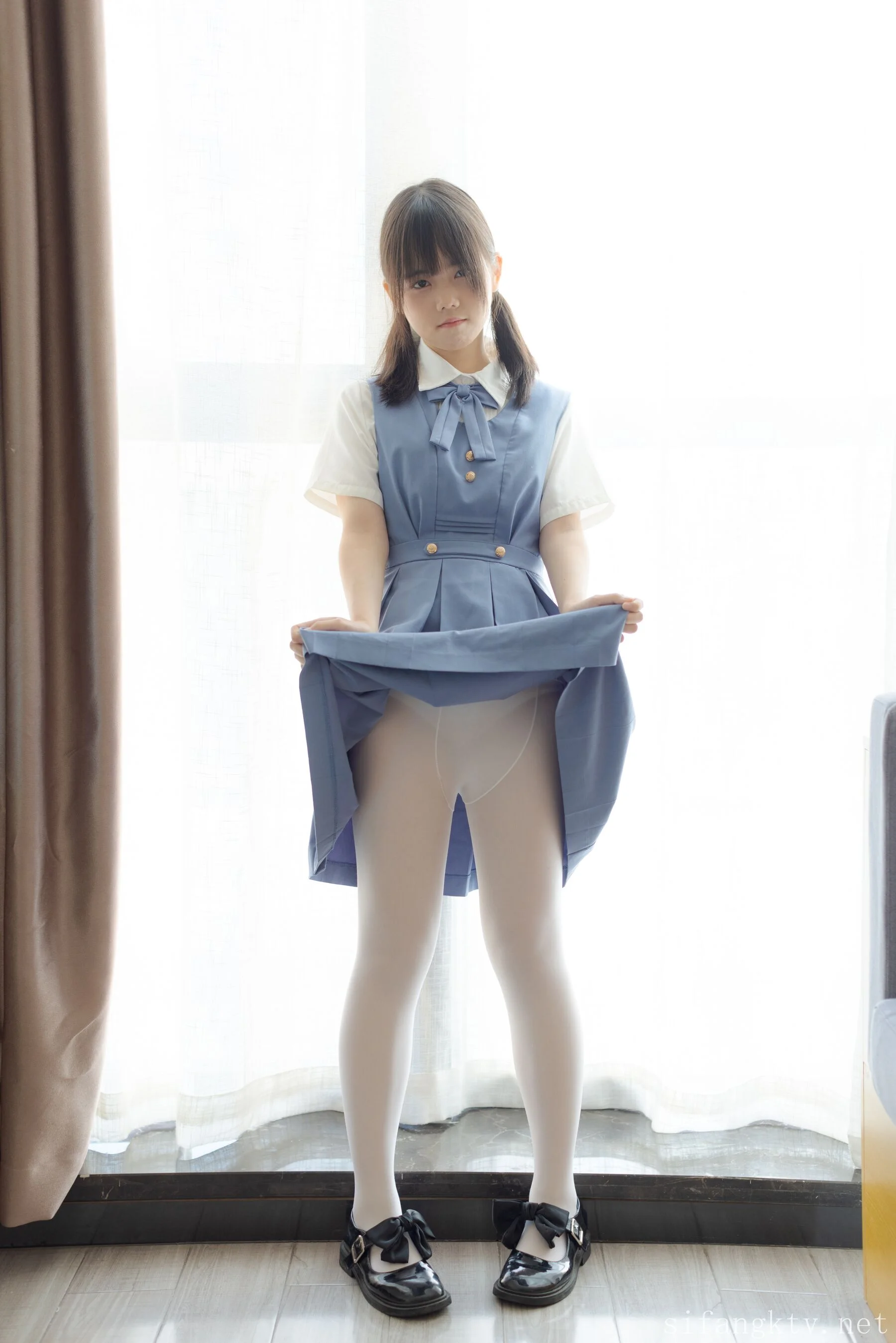 双马尾少女胶带捆绑跳蛋调教 - Photo 26
