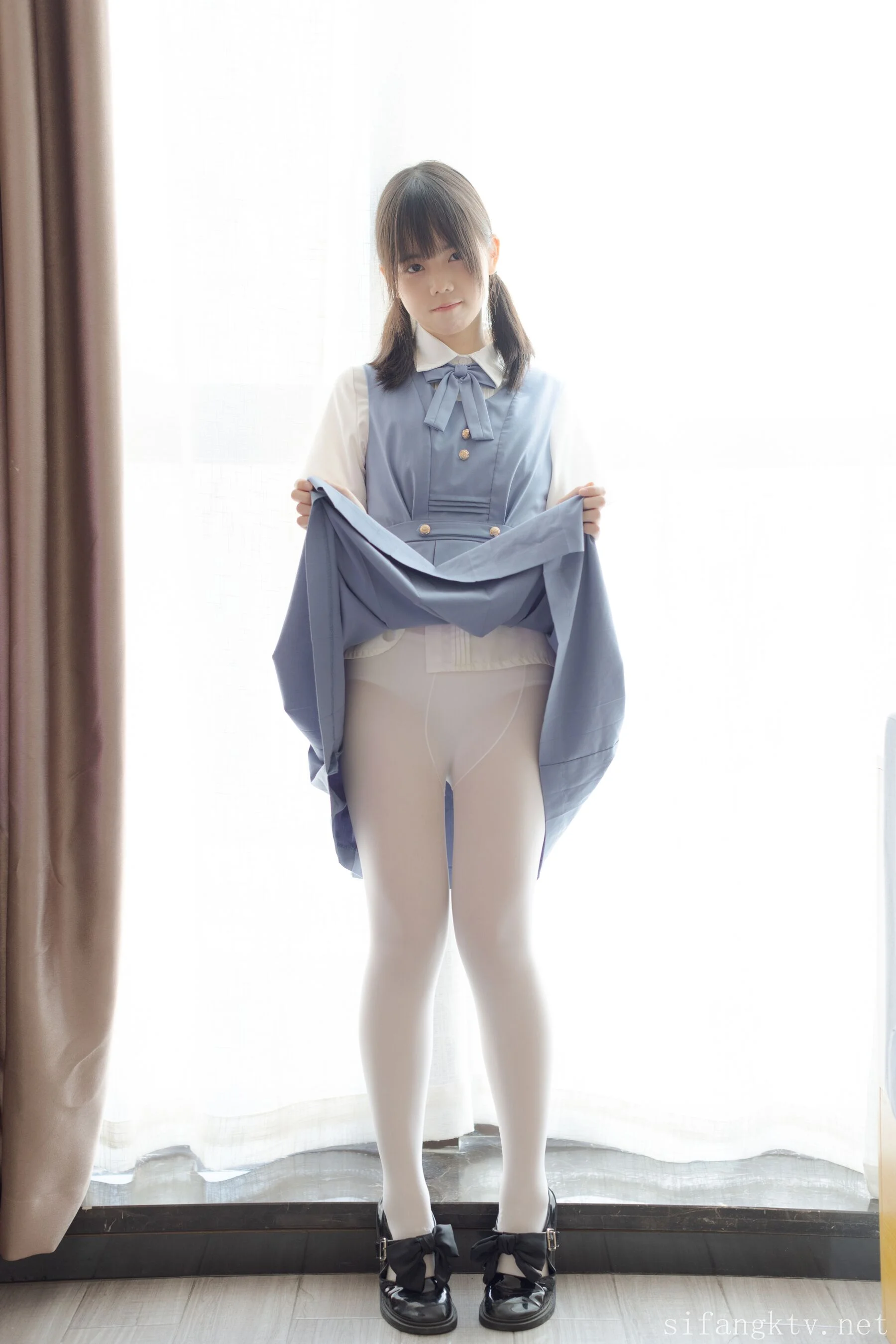 双马尾少女胶带捆绑跳蛋调教 - Photo 27