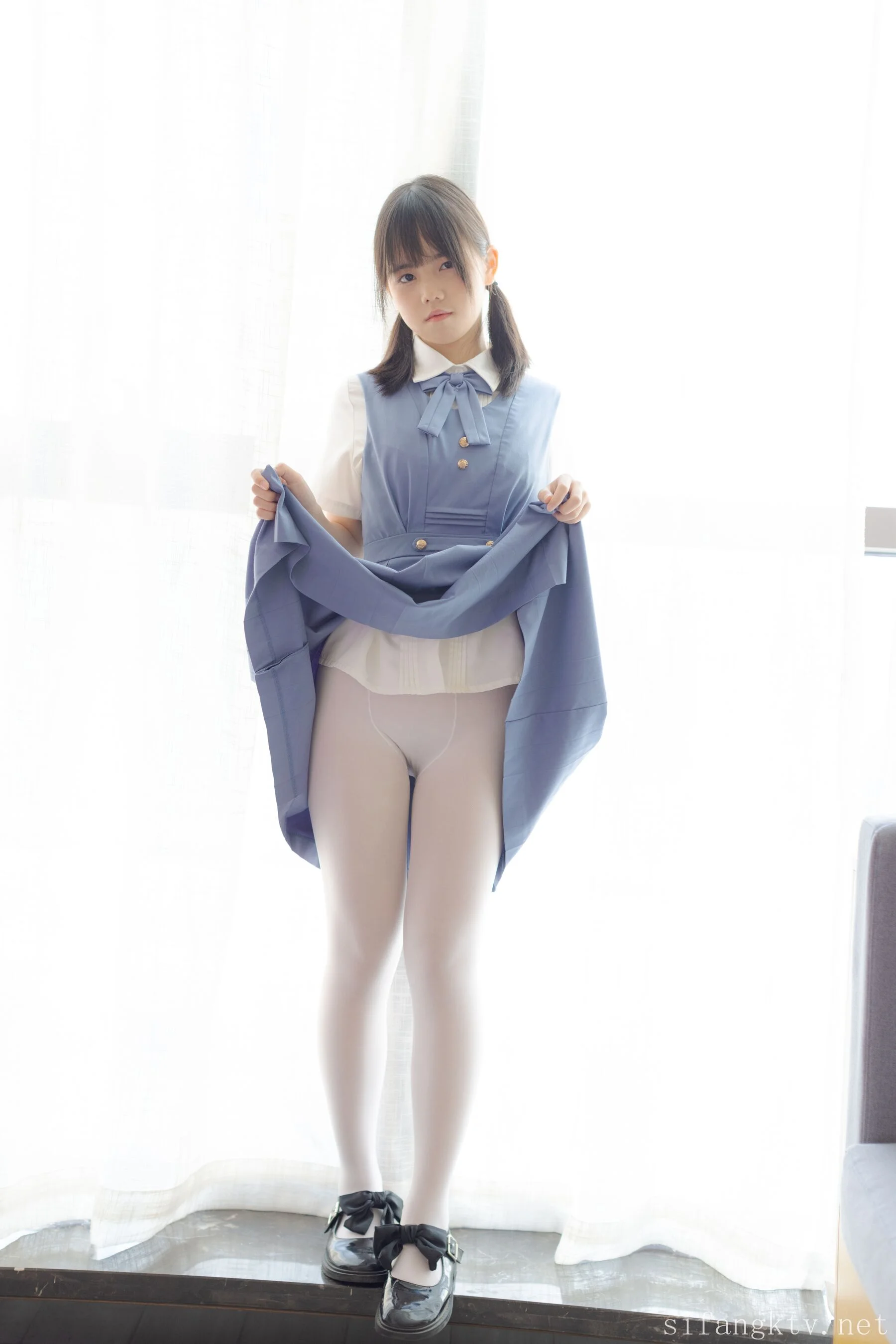 双马尾少女胶带捆绑跳蛋调教 - Photo 29