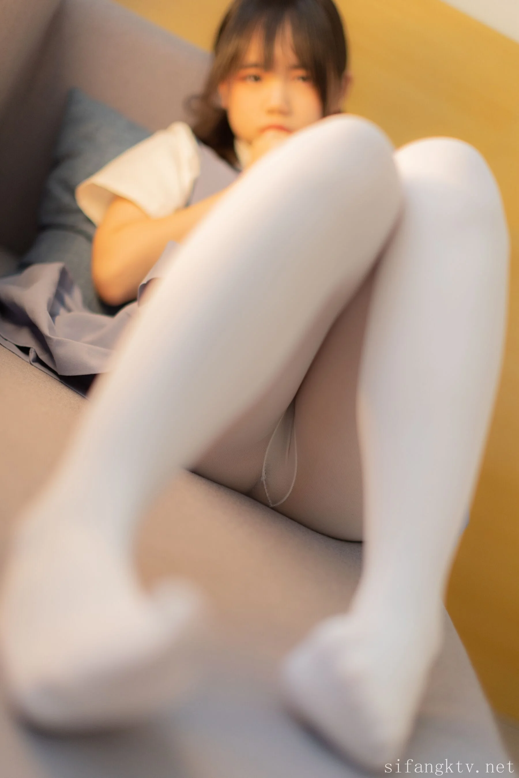 双马尾少女胶带捆绑跳蛋调教 - Photo 35