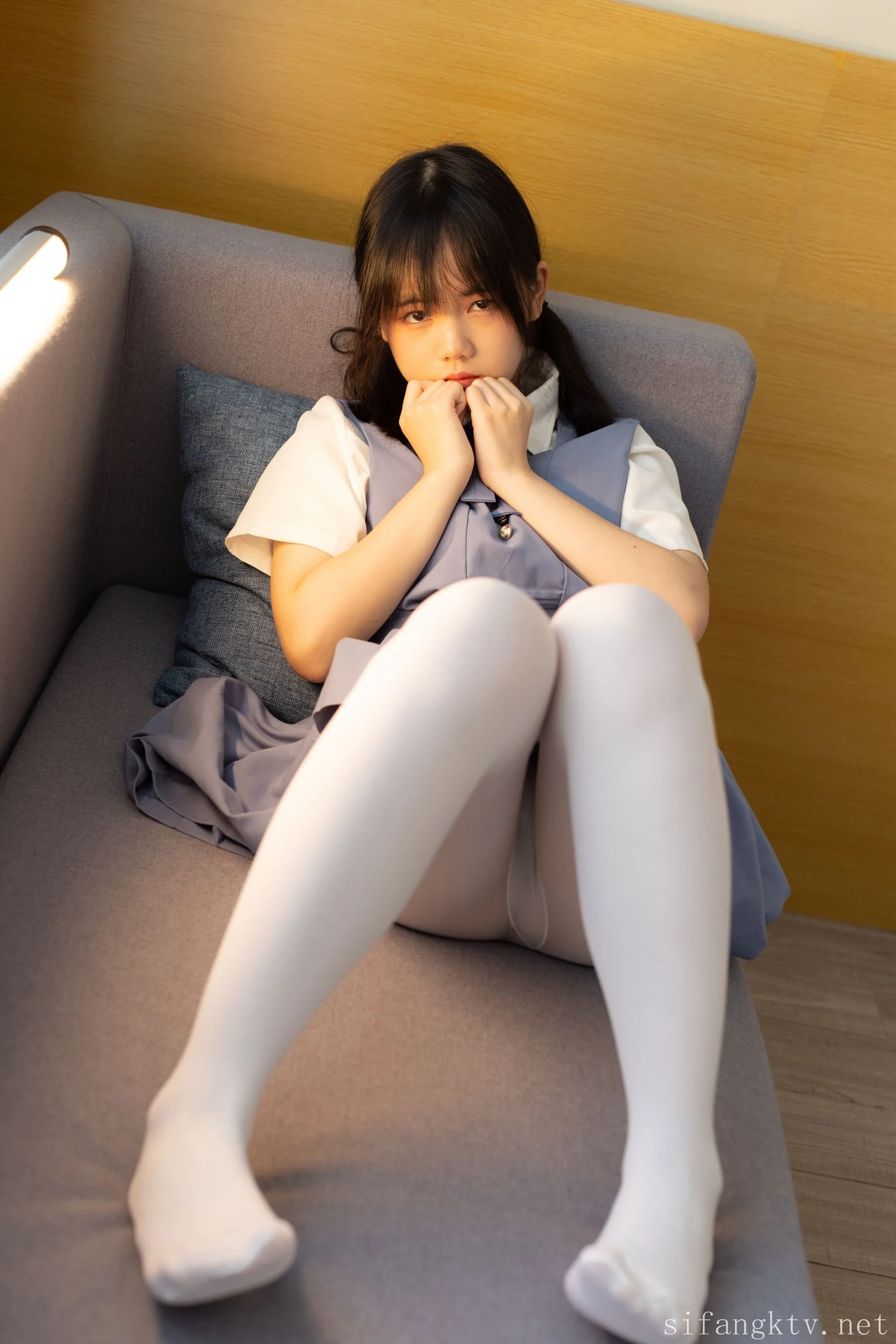 双马尾少女胶带捆绑跳蛋调教 - Photo 38