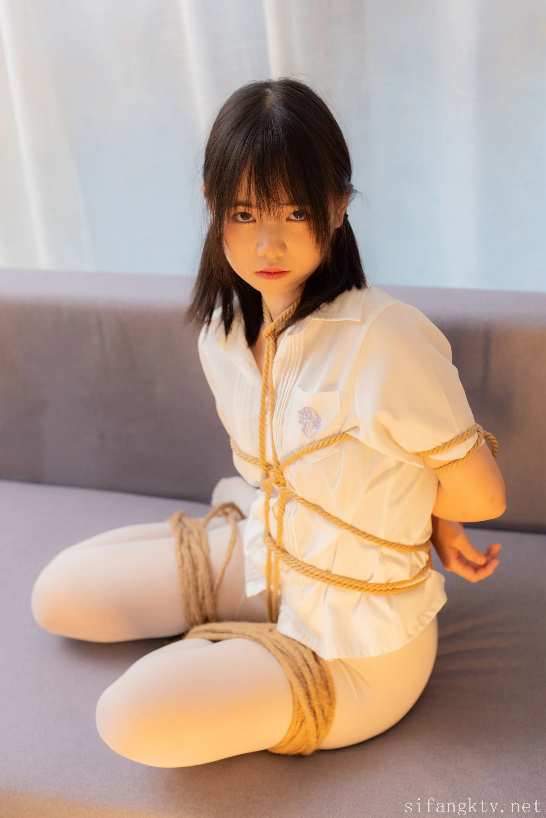 双马尾少女胶带捆绑跳蛋调教 - Photo 46