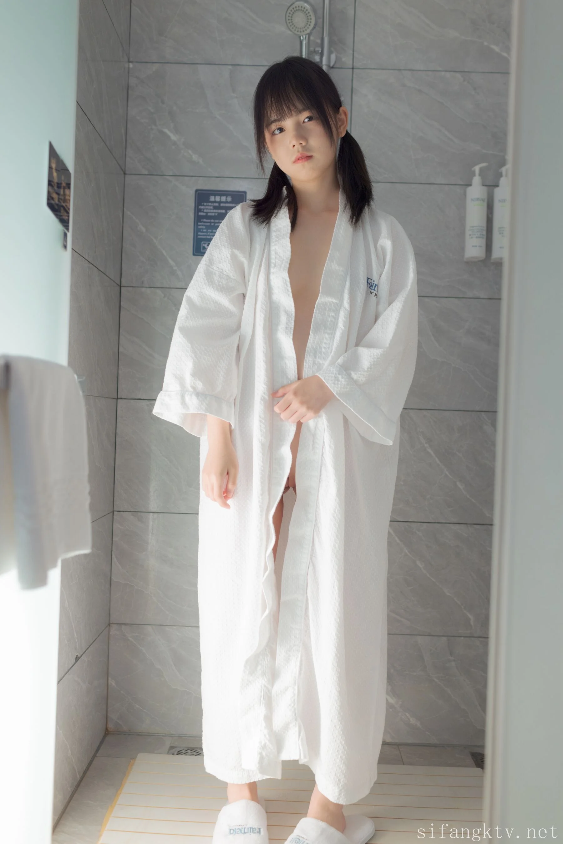 双马尾少女胶带捆绑跳蛋调教 - Photo 93