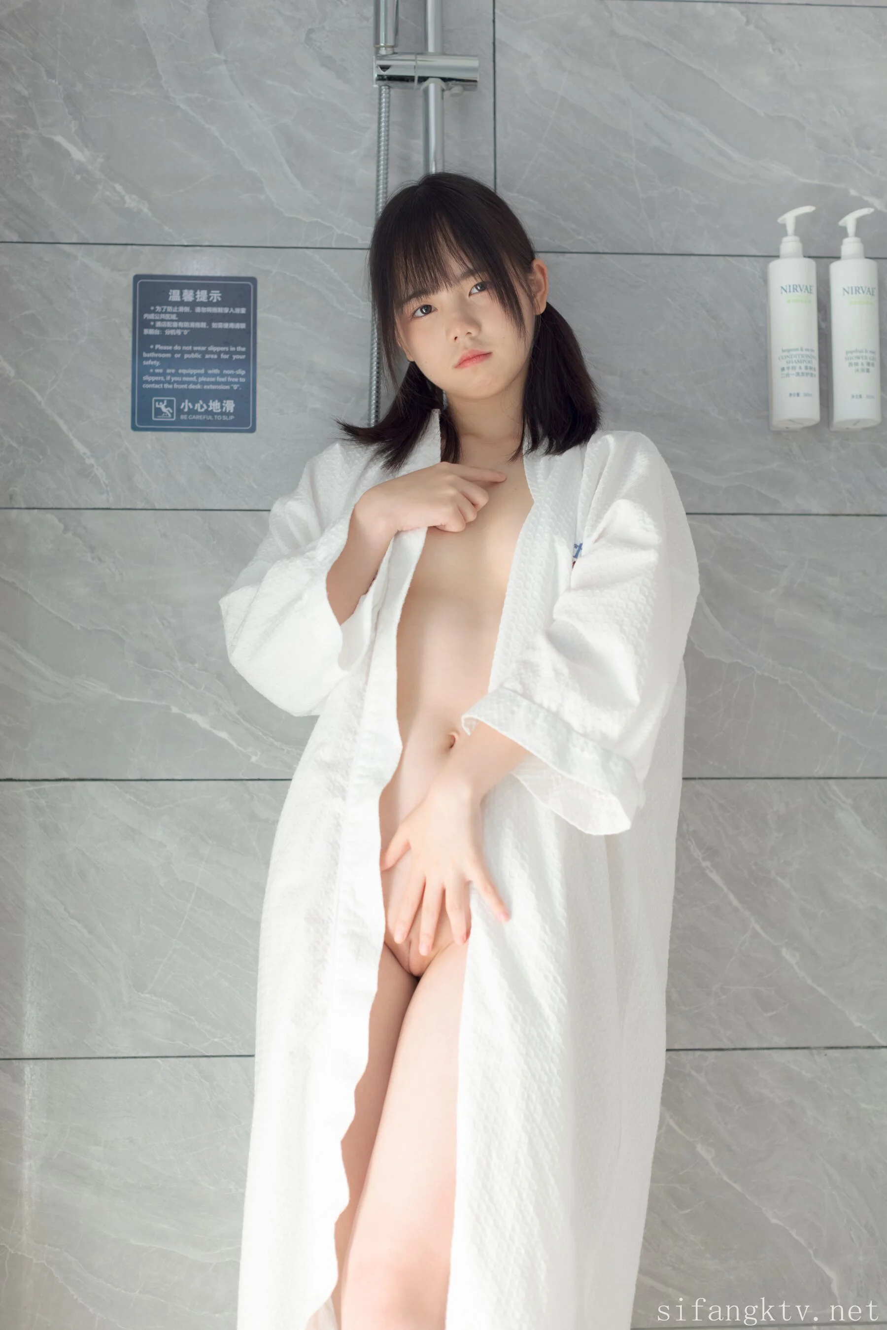 双马尾少女胶带捆绑跳蛋调教 - Photo 103