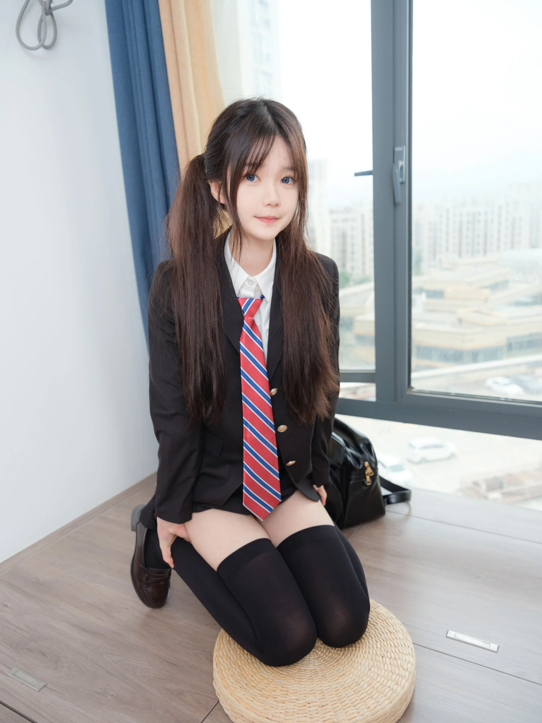 小恩《黑丝JK》 - Photo 48