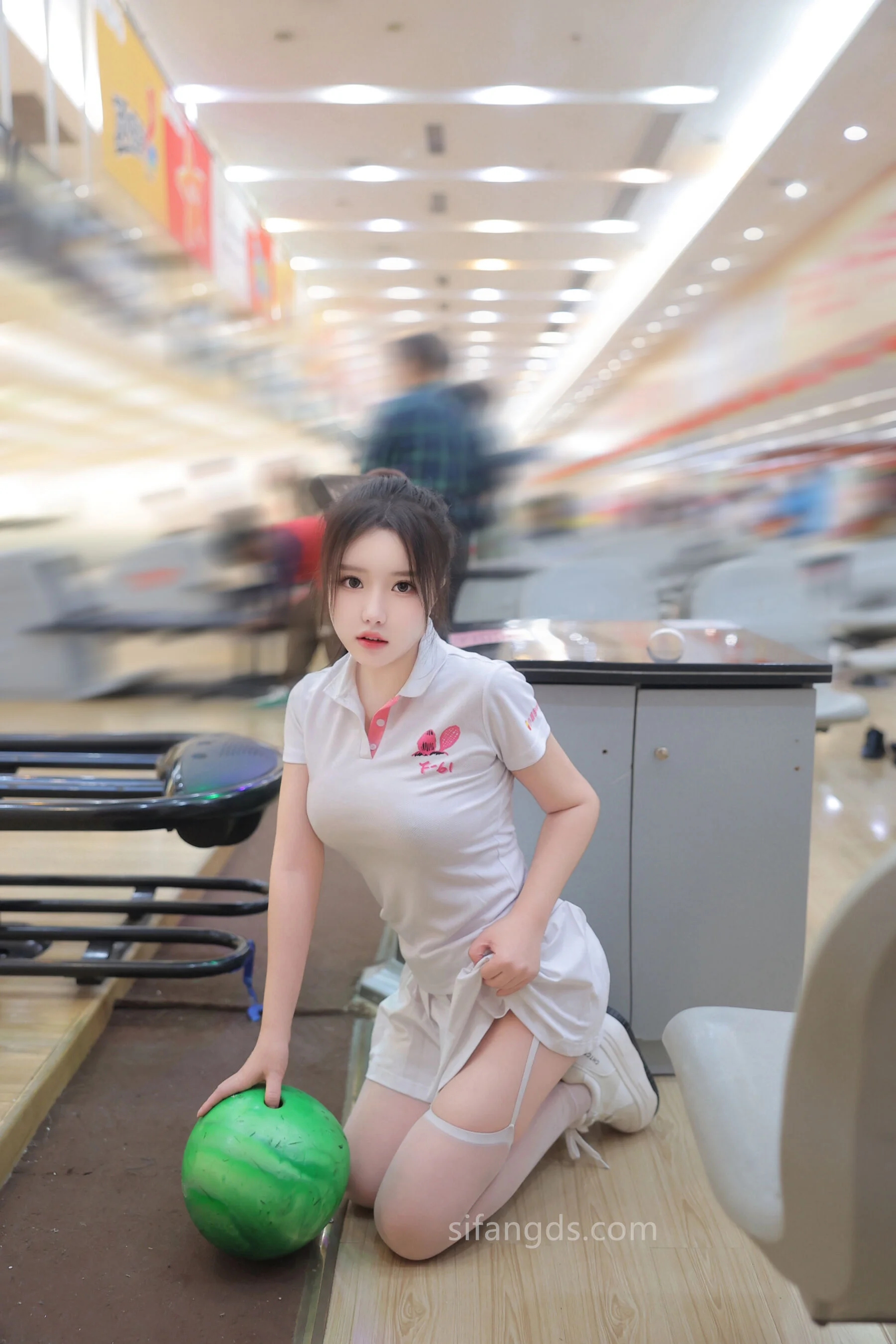 小薯条nienie《保龄球馆露出》 - Photo 45