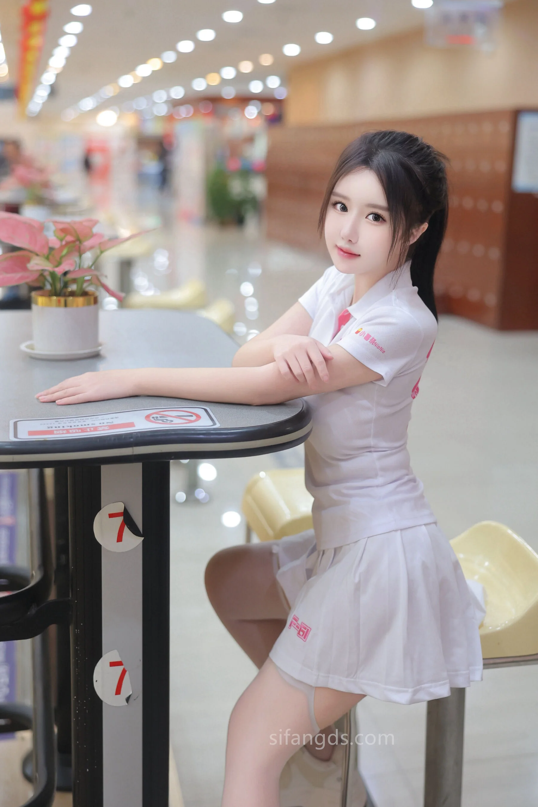 小薯条nienie《保龄球馆露出》 - Photo 46