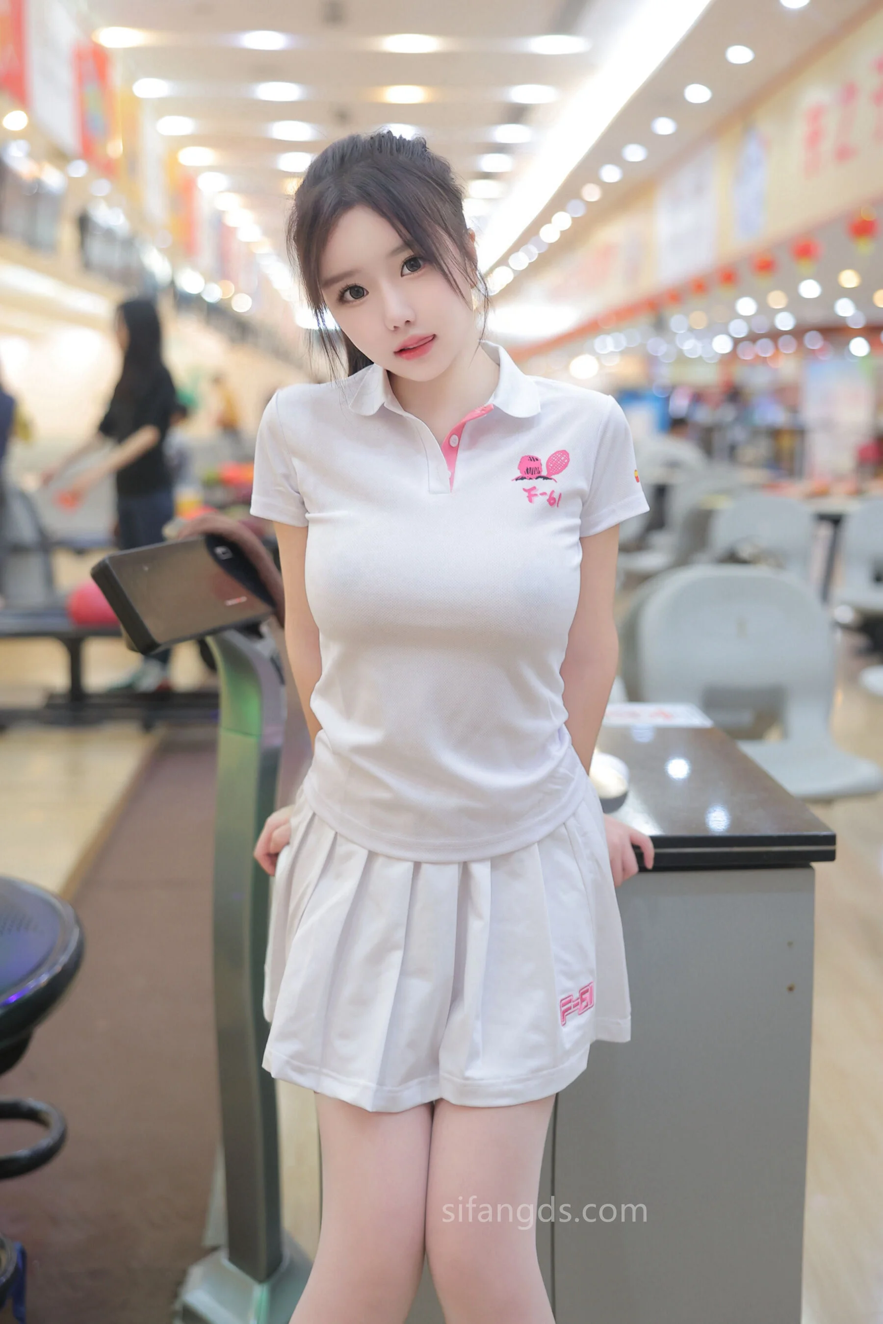 小薯条nienie《保龄球馆露出》 - Photo 63