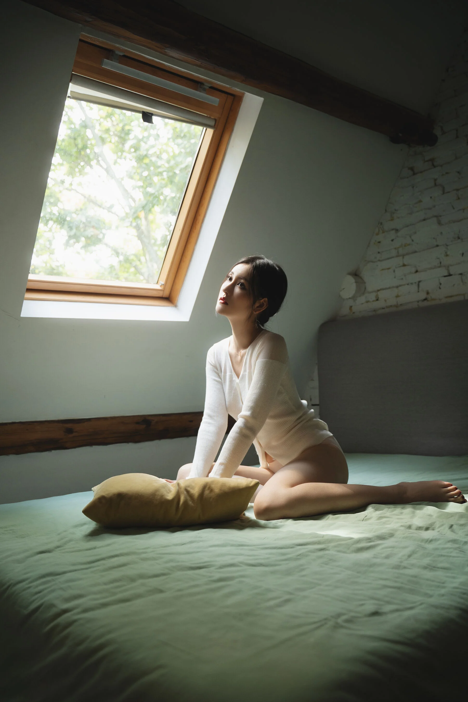 沈梦瑶《天窗激凸》